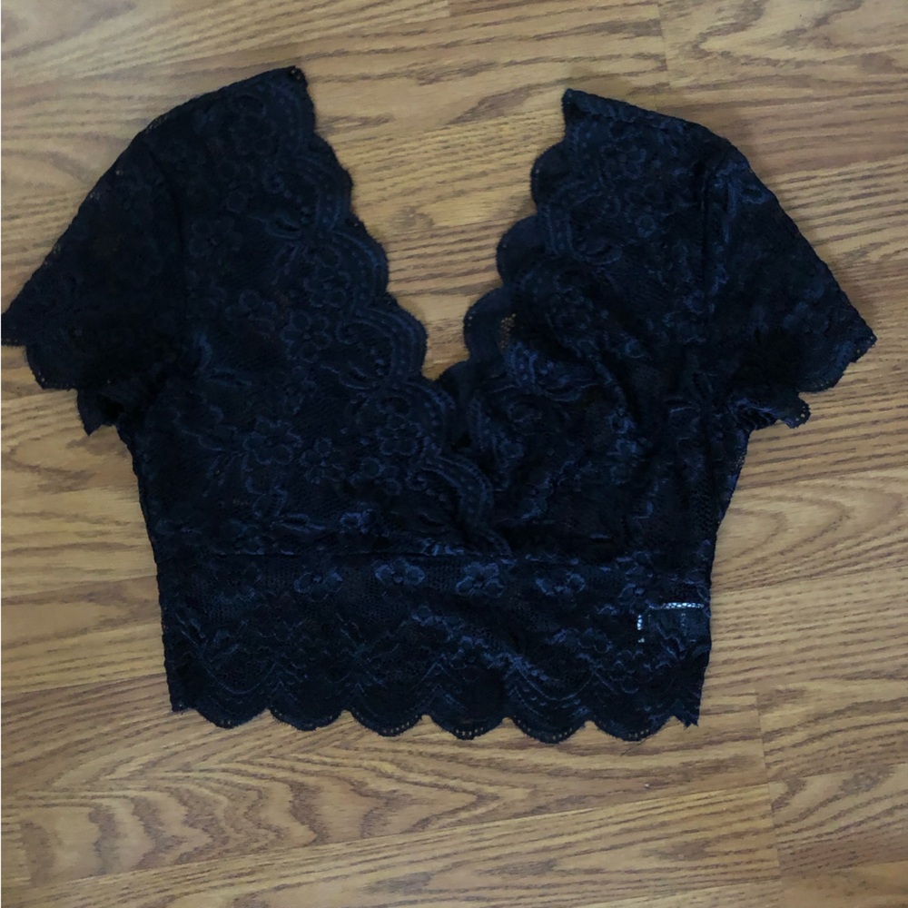 Black Lace Scallop V-Neck Crop Top